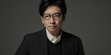 Olimpiadi: licenziato il direttore della cerimonia di apertura per commenti sull’Olocausto