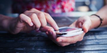 Non accetta di essere lasciato e finisce nei guai per aver messo in rete le foto intime della ex