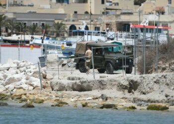 Ritrovato ordigno bellico a Marsaxlokk: evacuati i turisti dalla spiaggia