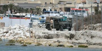Ritrovato ordigno bellico a Marsaxlokk: evacuati i turisti dalla spiaggia