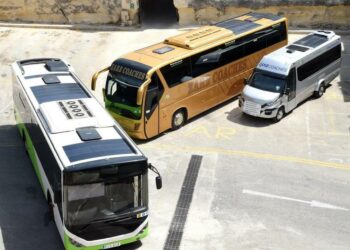 Svolta “green” per i trasporti, gli autobus diventano elettrici grazie ai pannelli solari