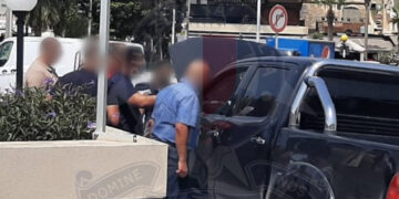 Tenta la fuga dai controlli ma si schianta contro un’auto della polizia. Nascondeva 60.000 euro di droga