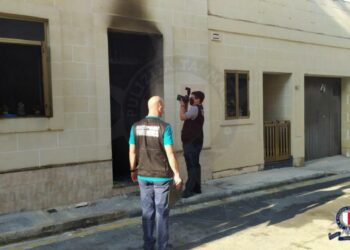 Incendio a Tarxien: una donna muore tra le fiamme, la famiglia rimane senza casa