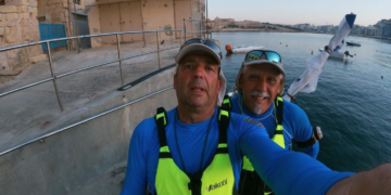 Mille chilometri di solidarietà: da Malta giro della Sicilia in kayak per beneficenza