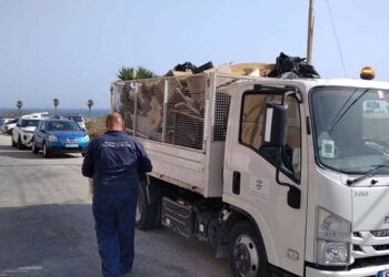 Il litorale di Qawra si fa “bello” grazie all’aiuto di alcuni volontari