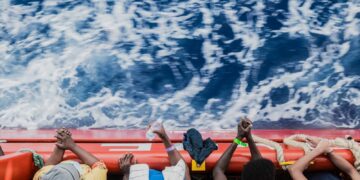 Migranti, Ocean Viking sbarcherà a Pozzallo, Sea Watch accolta a Trapani