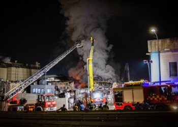 Marsa brucia: in fiamme un deposito di rottami