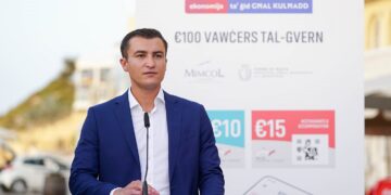 Voucher da 100 euro, il Governo cambia idea: si potranno spendere fino al 31 ottobre