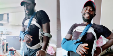 Jaiteh Lamin è tornato a casa; il migrante abbandonato ferito ai lati di una strada ha lasciato l’ospedale