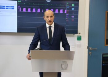 Per ora nessun aumento delle restrizioni. Fearne: «Malta ha il tasso di mortalità da COVID-19 più basso al mondo»