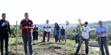 Con 750 tonnellate di rifiuti raccolti, più di 1.500 alberi saranno piantati in tutta l’isola