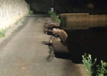 Maltempo, crolla la strada nei pressi di Chadwick Lakes