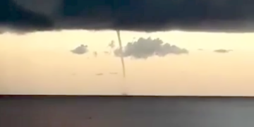 Tromba marina al largo di Golden Bay