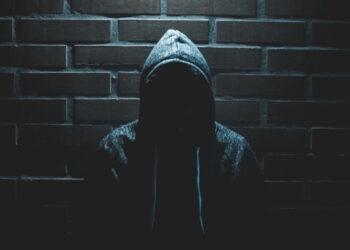 Baby gang armata di coltelli terrorizza i residenti di Qawra