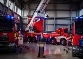 Inaugurata la nuova piattaforma idraulica della Protezione Civile: gestirà le emergenze nei grattacieli