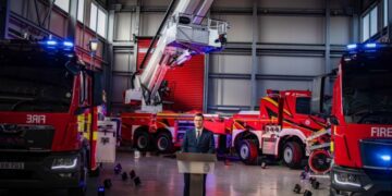 Inaugurata la nuova piattaforma idraulica della Protezione Civile: gestirà le emergenze nei grattacieli