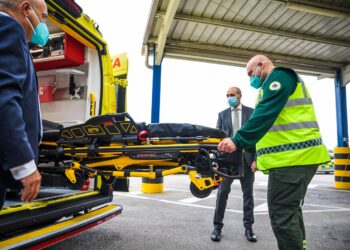 Il parco mezzi del Mater Dei si rinnova con undici ambulanze di ultima generazione