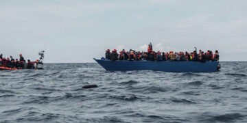 Migranti: Sea Eye salva 223 vite in difficoltà al largo delle acque maltesi