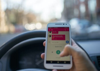 Automobilisti indisciplinati: più di 8.000 al telefonino in meno di due anni