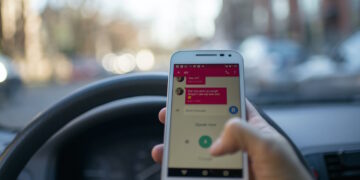 Automobilisti indisciplinati: più di 8.000 al telefonino in meno di due anni