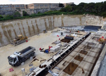 La prima piscina olimpionica verso il completamento: sarà uno dei più grandi complessi sportivi del Mediterraneo