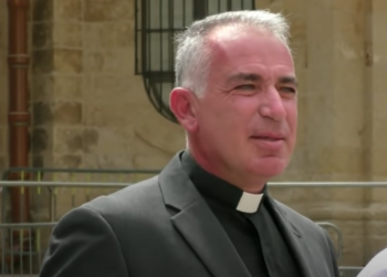 Omofobia: scoppia la polemica contro le dichiarazioni shock del sacerdote