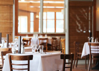 Cosa cambia e come si dovranno adeguare i locali pubblici che accoglieranno i soli clienti vaccinati