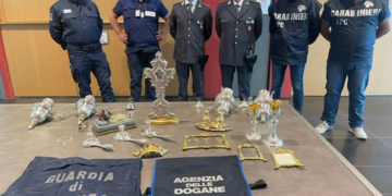 Oggetti sacri del Settecento in valigia: cittadino maltese fermato in aeroporto a Perugia