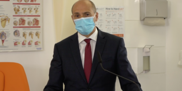 Si va verso lo stop delle mascherine a scuola dopo Pasqua; dall’11 aprile ripartono gli eventi pubblici