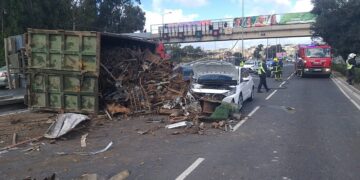 Fattorino muore a 28 anni schiacciato da un camion fuori controllo