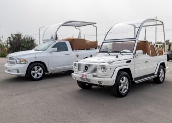 [VIDEO] Sbarcate a Malta le due papamobili in vista della visita di Papa Francesco