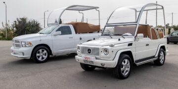 [VIDEO] Sbarcate a Malta le due papamobili in vista della visita di Papa Francesco