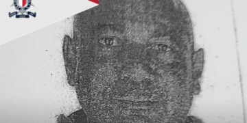 La Polizia chiede aiuto al pubblico per rintracciare un uomo atteso in Tribunale