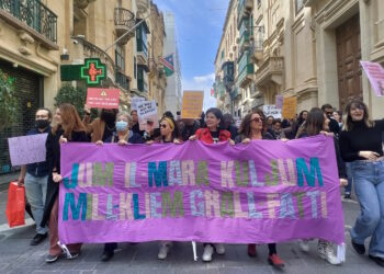 «Meno parole e più azioni»: donne e attivisti affollano le vie di Valletta