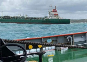 Ore di tensione a largo di Baħaq iċ-Ċagħaq, dove le condizioni del mare tengono ancora in ostaggio la petroliera Chem P