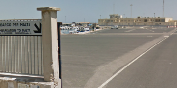 Tentava la fuga verso Malta: latitante siracusano bloccato all’imbarco per il catamarano