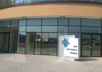 Bimba ucraina in fuga dalla guerra arriva a Malta per curare il cancro