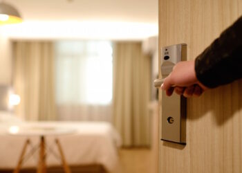 Gli hotel aprono le porte ai rifugiati ucraini offrendo alloggi gratuiti per la quarantena