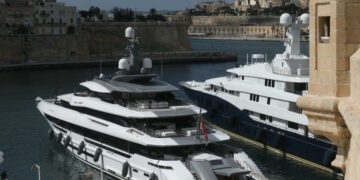 Il superyacht di 70 metri dell’oligarca russo con passaporto maltese attracca a Birgu