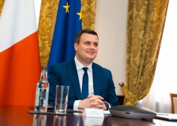 Il ministro dell’interno difende le istituzioni maltesi: «Il crimine finanziario viene combattuto concretamente»