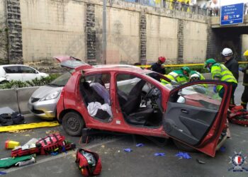 Schianto sulla Regional Road, due persone rimangono intrappolate fra le lamiere