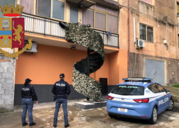 Le liti in condominio diventano insostenibili, catanese si costruisce scala privata abusiva