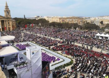 Bagno di folla a Floriana per la messa domenicale di Papa Francesco