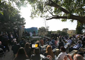 Il Papa incontra i migranti di Hal Far per dar voce alla loro speranza 