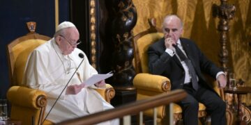 Papa Francesco a Malta: «Mettete al primo posto l’umanità, spazzando via illegalità e corruzione»