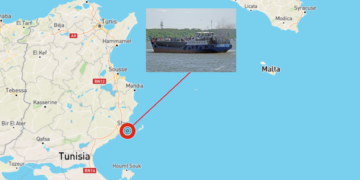 Petroliera diretta a Malta affonda al largo della Tunisia; paura per i rischi ambientali