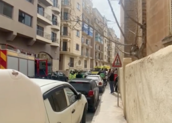 Fiamme in un condominio a Sliema, evacuati i residenti