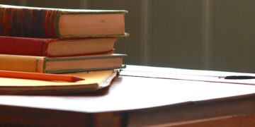 Docente avvelenato da una bottiglietta d’acqua. L’assurda vicenda in una scuola di Hamrun