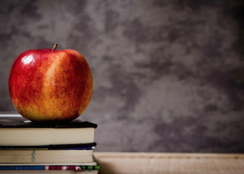 Docente avvelenato da una bottiglietta d’acqua. L’assurda vicenda in una scuola di Hamrun