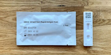 Via libera ai primi otto kit di autotest Covid-19; saranno in vendita nelle farmacie